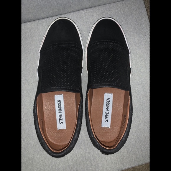 Steve Madden Black Ambition Slip Ons 🖤 - Picture 6 of 8